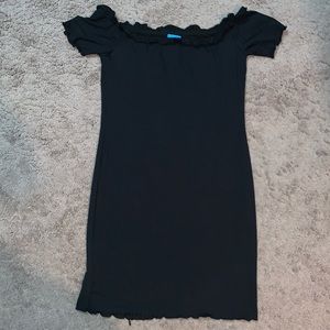 cute little black dress!